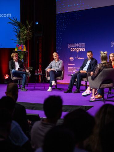 Debatt(l)e Royale mit Franziska Giffey (Berliner Senatorin für Wirtschaft, Energie und Betriebe und SPD-Landesparteivorsitzende), Nathanael Liminski (Minister für Bundes- und Europaangelegenheiten, Internationales sowie Medien des Landes Nordrhein-Westfalen und Chef der Staatskanzlei, CDU), Emily Büning (Bundesgeschäftsführerin, Bündnis 90/Die Grünen) und Bijan Djir-Sarai (Generalsekretär, FDP). Moderiert wird die Debatte von Kim "Freiraumreh" Adam und Maxim Markow.