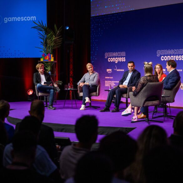 Debatt(l)e Royale mit Franziska Giffey (Berliner Senatorin für Wirtschaft, Energie und Betriebe und SPD-Landesparteivorsitzende), Nathanael Liminski (Minister für Bundes- und Europaangelegenheiten, Internationales sowie Medien des Landes Nordrhein-Westfalen und Chef der Staatskanzlei, CDU), Emily Büning (Bundesgeschäftsführerin, Bündnis 90/Die Grünen) und Bijan Djir-Sarai (Generalsekretär, FDP). Moderiert wird die Debatte von Kim "Freiraumreh" Adam und Maxim Markow.