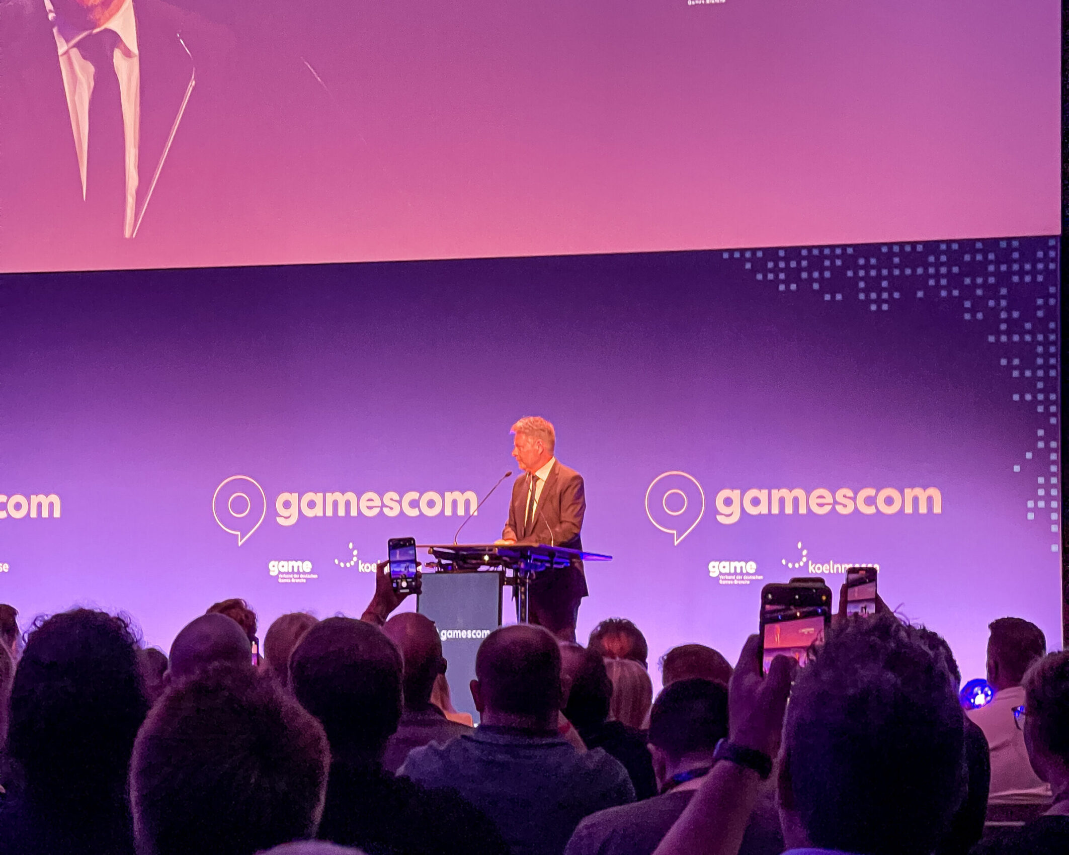 Robert Habeck bei politischer Eröffnung der Gamescom auf der Bühne