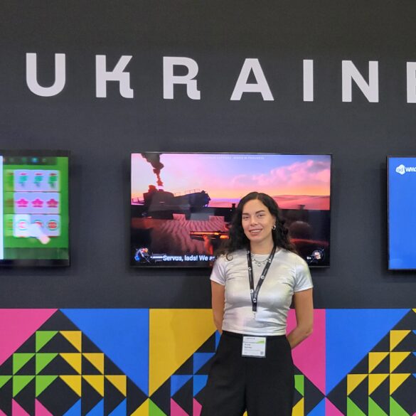 Iryna Somka vor ihrem Stand auf der gamescom 2024.